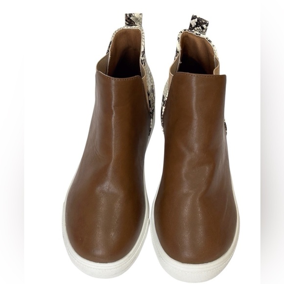 Women's Fashion Booties Pull On Coffee/Snakeskin Size-38/7 EUC - Picture 7 of 9